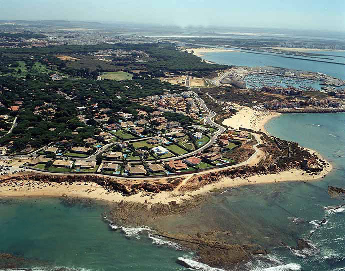 Bahía de Cádiz. Puerto Sherry. Al fondo el Puerto de Santa María