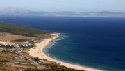 Estrecho de Gibraltar. A la Izquierda el Faro de Tarifa. Al fondo África