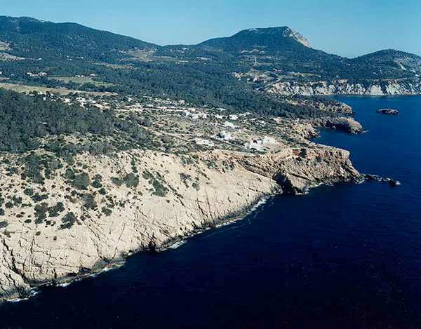 La costa al S desde Cala Truja