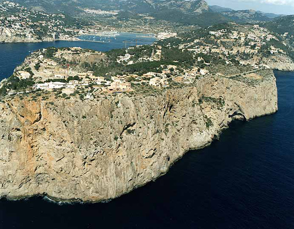 Bahía de Andratx detras de Cabo de la Mola