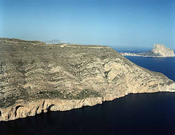 Cabo Toix. Al fondo el Peñon de Ifach