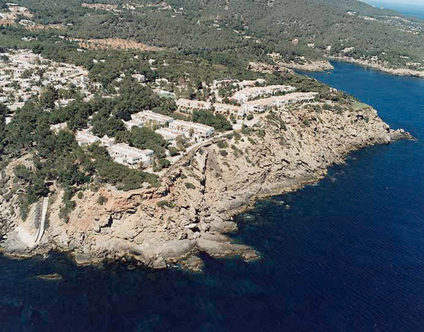 Cala Mastella desde el S