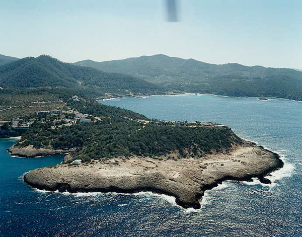 Cala Xarraca desde el E. Punta del Mares