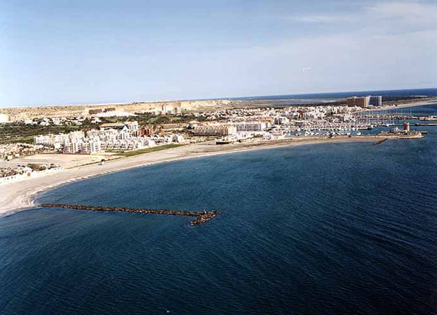 Espigón en el antepuerto de Almerimar