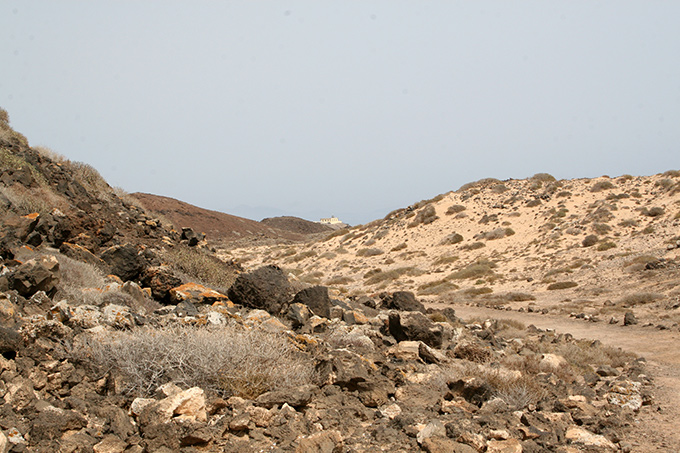 Al fondo el Faro de Punta Martiño