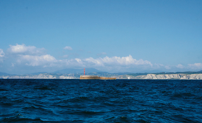 Cajón de hormigón de escollera de Punta Galea  desde el W