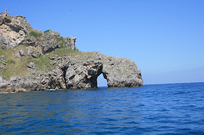 Los arcos de Gaztelugatxe