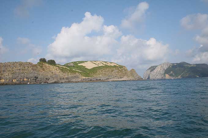 Canal del E entre Izaroy Ogoño