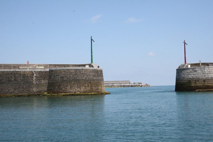 Vista desde el interior del puerto de Mutriku