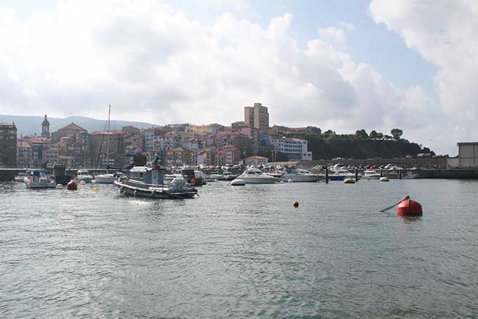 Bermeo. Muelle de la escollera. Fondeadero