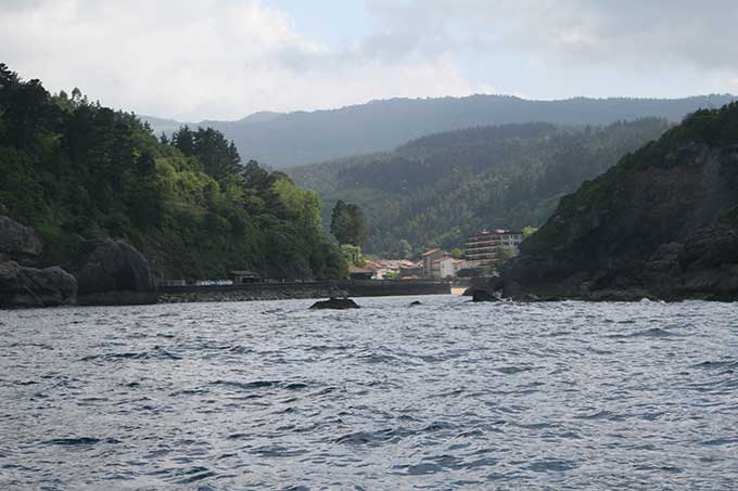 Arrecifes de Sumarino Muturra. Al fondo Ea