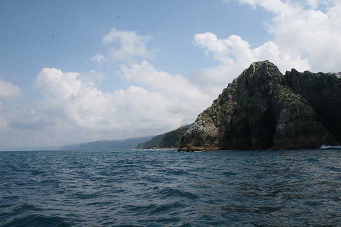 La costa hacia el E desde el N de la Ensenada de Lekeitio