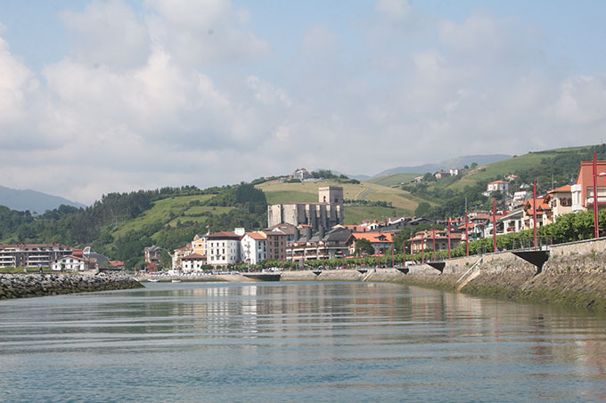 Canal del Urola antes de la bocana del puerto deportivo