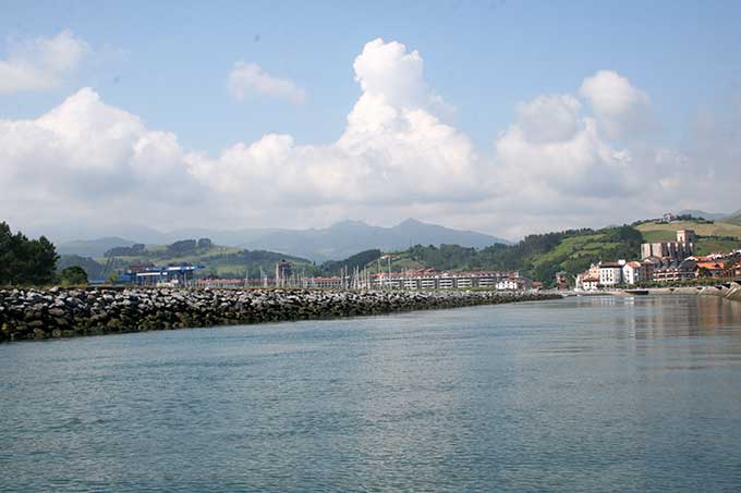 Canal llegando al puerto deportivo