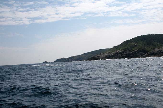 La costa que dejamos por popa desde el traves de Artzu