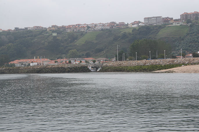 Bocana del puerto de Suances