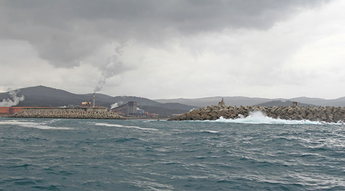 Bocana del puerto de alúmina