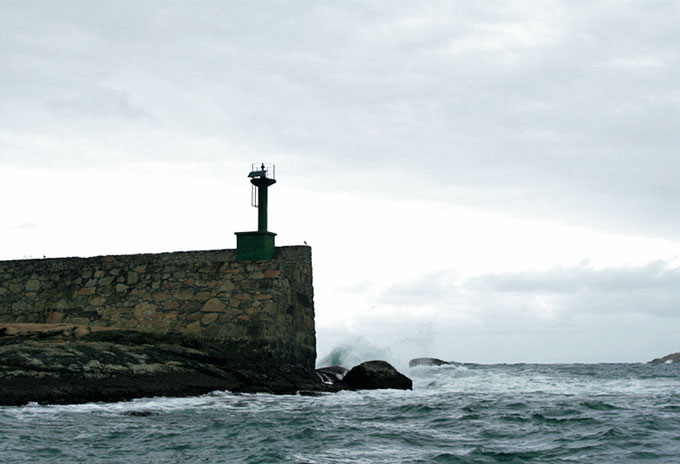 Extremo E del Islote Anxuela. Canal oriental.