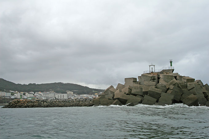 Punta del dique y martillo del puerto de Burela