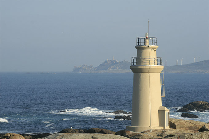 Punta de la Barca. Al fondo Cabo Vilán