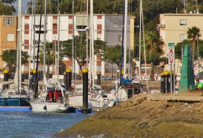 08496 A Estribor. Dársena pesquera. Puerto de Ayamonte