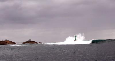 02741 Punta Castrelius.- Baliza en el agua Bajo Carraias. Número Internacional D-1660.5