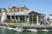 Puerto de Ondarroa. Canal del Artibai. Pantalanes adosados al dique de encauzamiento