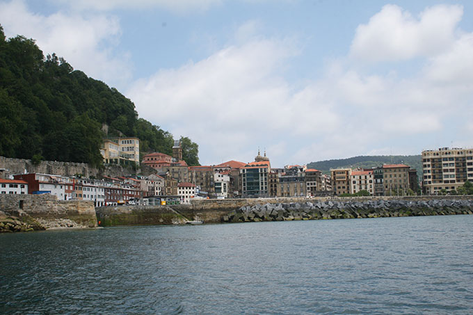 Bocana del puerto deportivo de Donosti