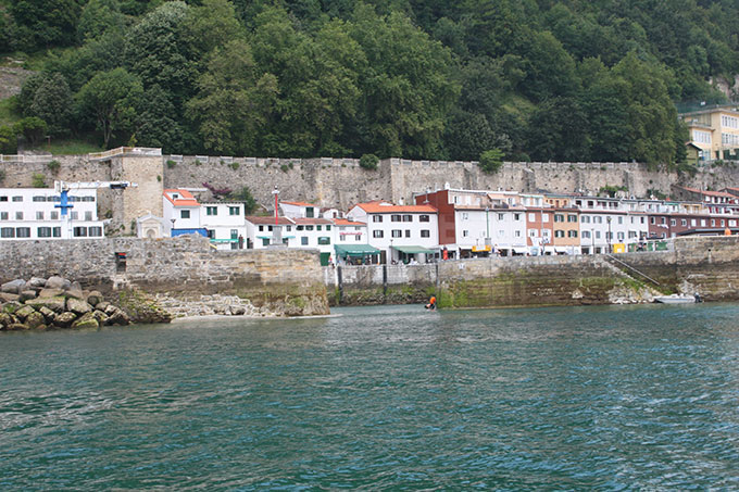 Bocana del puerto deportivo de Donosti