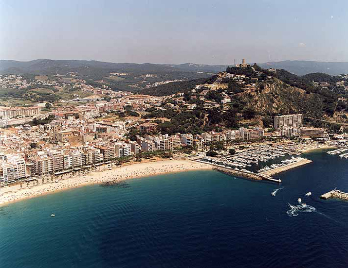 Bahía y puerto de Blanes. Castillo de San Juán