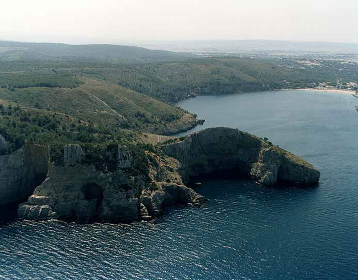 Punta del Mila. Al fondo Cala Montgó