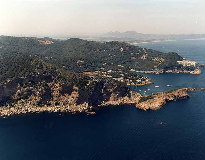 Punta des Plom y Playa de sa Tuna