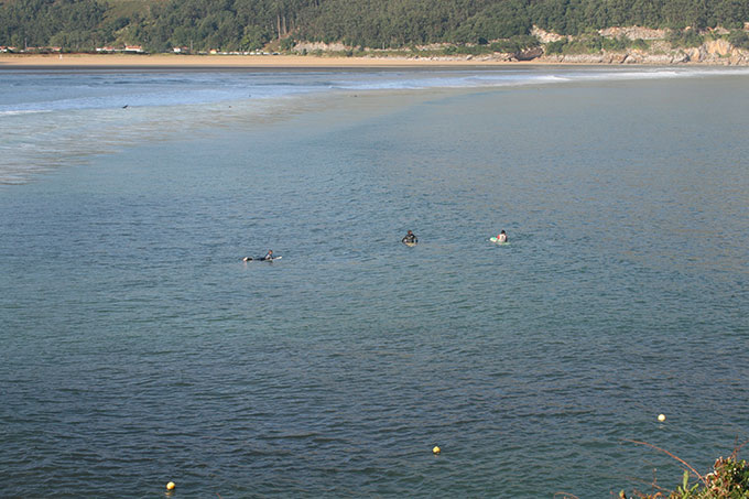 Surfeando en Oriñón