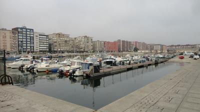 Pantalanes Puerto pesquero Santander. Dársena Maliaño