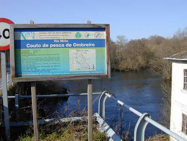 Señalización en San Martín de Ombreiro