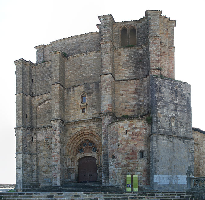 Fachada de la iglesia de Santa María