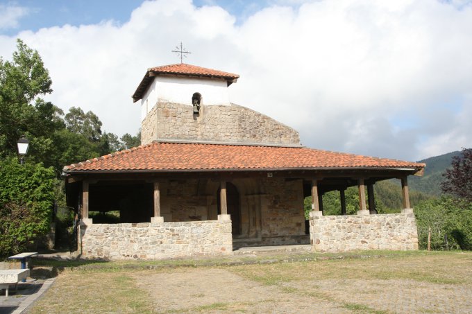 Ermita San Pelayo romanica del siglo XIII BAKIO