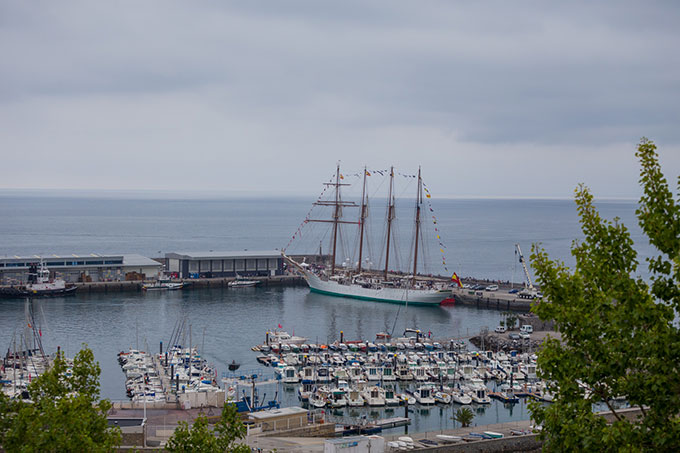 Getaria y el Juan Sebastián Elcano