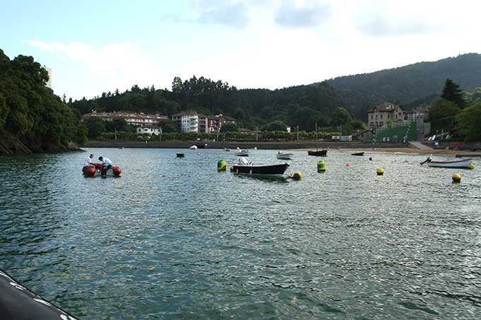 Canal entre Txarramendi y Pedernales