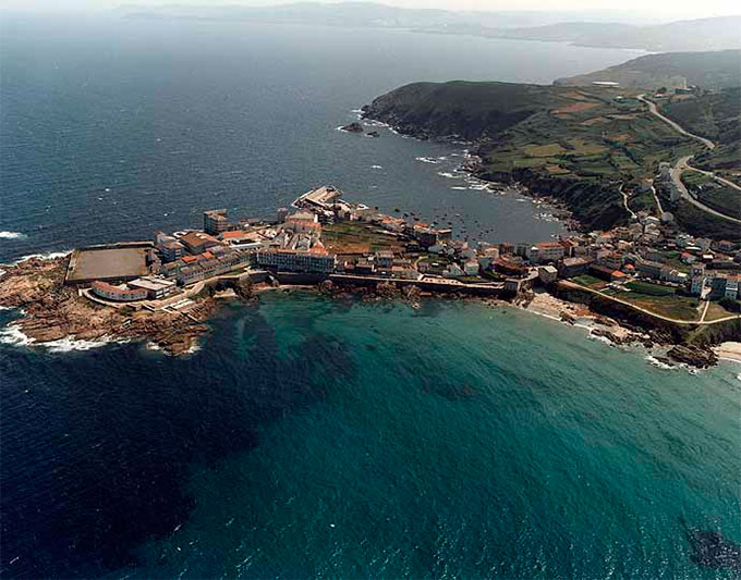 Vista general del puerto de Caión