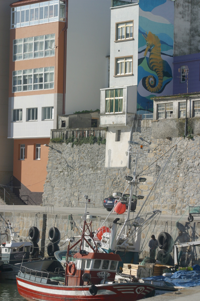 Puerto de Malpica. Mural de Urbano Lugrís