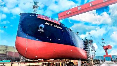  Botado el mayor buque del mundo para el suministro de GNL como combustible 