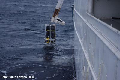 La desgasificación del volcán submarino de la isla de El Hierro continúa