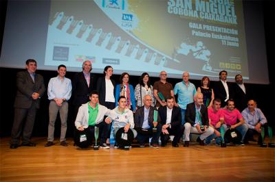 El Real Club Mediterráneo recibe el premio como club Campeón de la II Liga Andaluza de Banco fijo