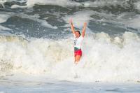 Carissa Moore de EE.UU. e Italo Ferreira de Brasil Coronados como Históricos Primeros Campeones del Surfing Olímpico
