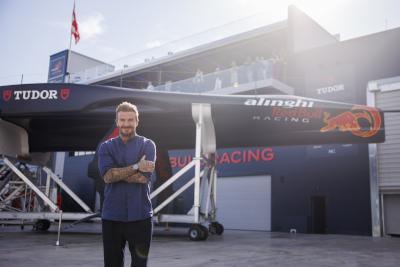TUDOR inaugura su tienda boutique en Barcelona en presencia de David Beckham y le da la bienvenida a la Base de Alinghi Red Bull Racing