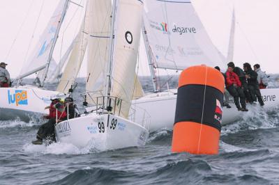 Espectacular inicio del mundial de J-80 con una jornada en la que los equipos españoles muestran sus cartas