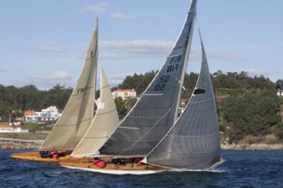 Las primeras unidades de la flota 6mR en Galicia han navegado durante este fin de semana en Sanxenxo 