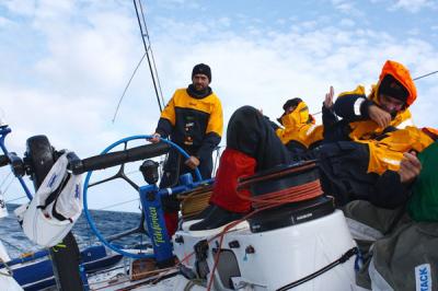 0,5 nudos. Esa ha sido la mínima de velocidad que durante la noche ha dado el equipo sueco líder de la quinta etapa de la Volvo Ocean Race, el Ericsson 3.