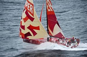 Camper se entrena con vistas a la regata costera de Lorient